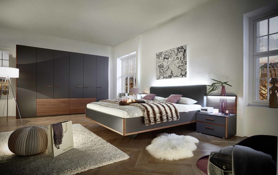 Classic Line Bettsystem mit Kleiderschrank und Kommode von Geha Möbel in der Kombination aus Anthrazit mit Furnier Nussbaum.
